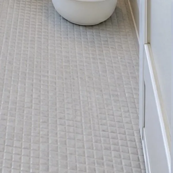 掃除の後の同じ床。目地が白く戻っている（寄り・イメージ・見本）
